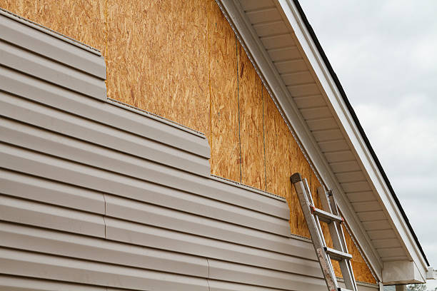 Professional Wood Siding technician working in Williamsburg, PA